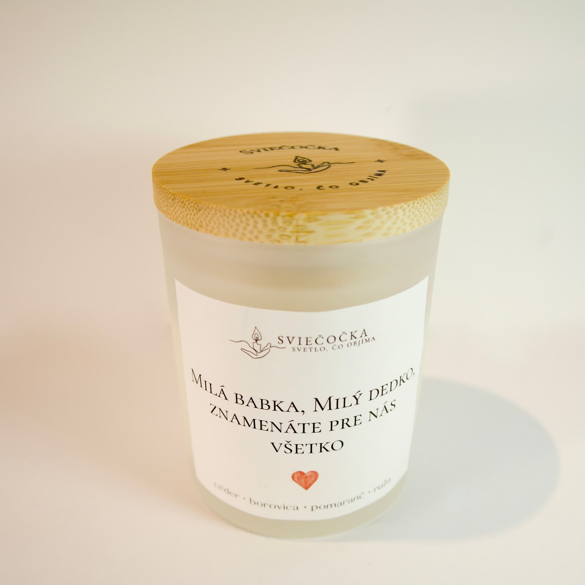Babka a dedko céder · borovica · pomaranč · ruža 140g ručne vyrábaná sójová sviečka sójový vosk - pohľad 3