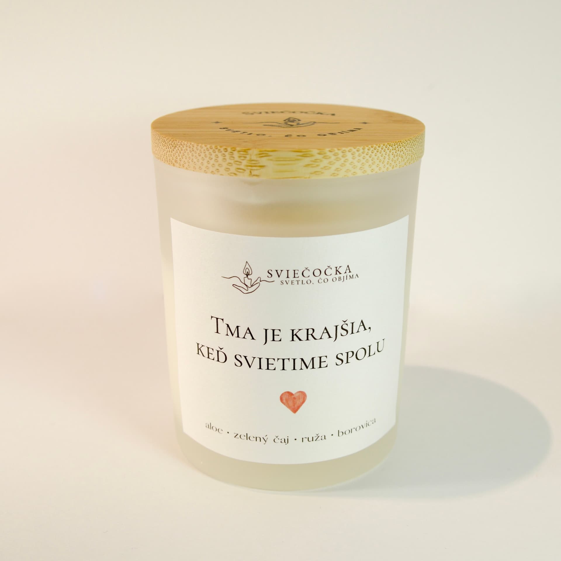Svieťme spolu aloe · zelený čaj · ruža · borovica 140g ručne vyrábaná sójová sviečka sójový vosk - pohľad 6