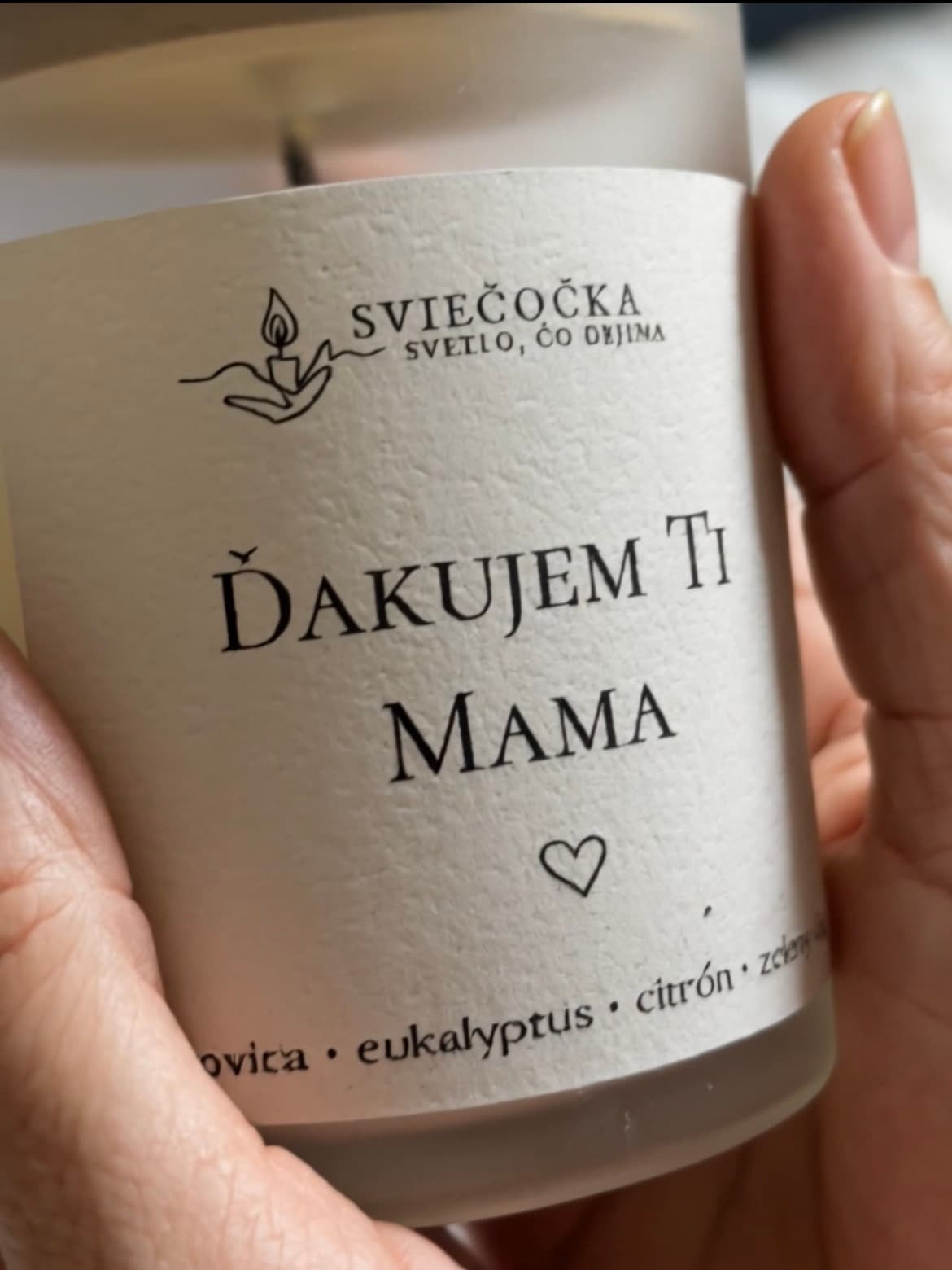 Ďakujem mama borovica · eukalyptus · citrón · zelený čaj 140g ručne vyrábaná sójová sviečka sójový vosk - pohľad 3